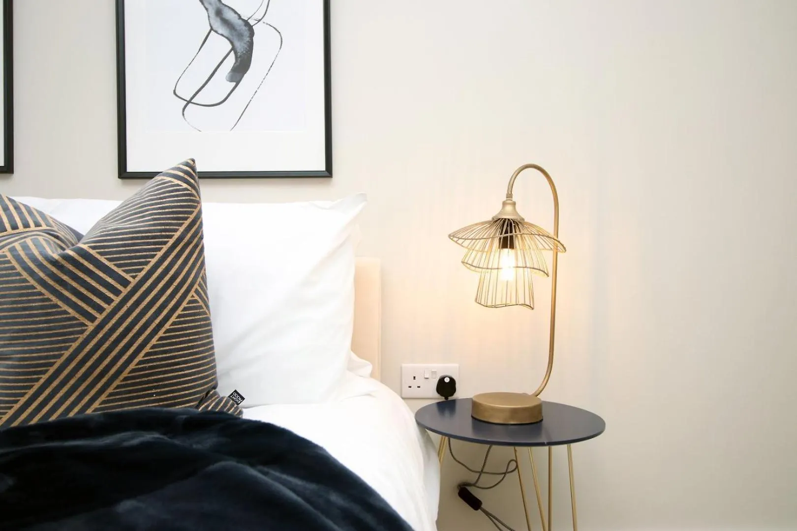 Casa 1 - Cardiff Bay - 2 Bed Apartment W/ Parking