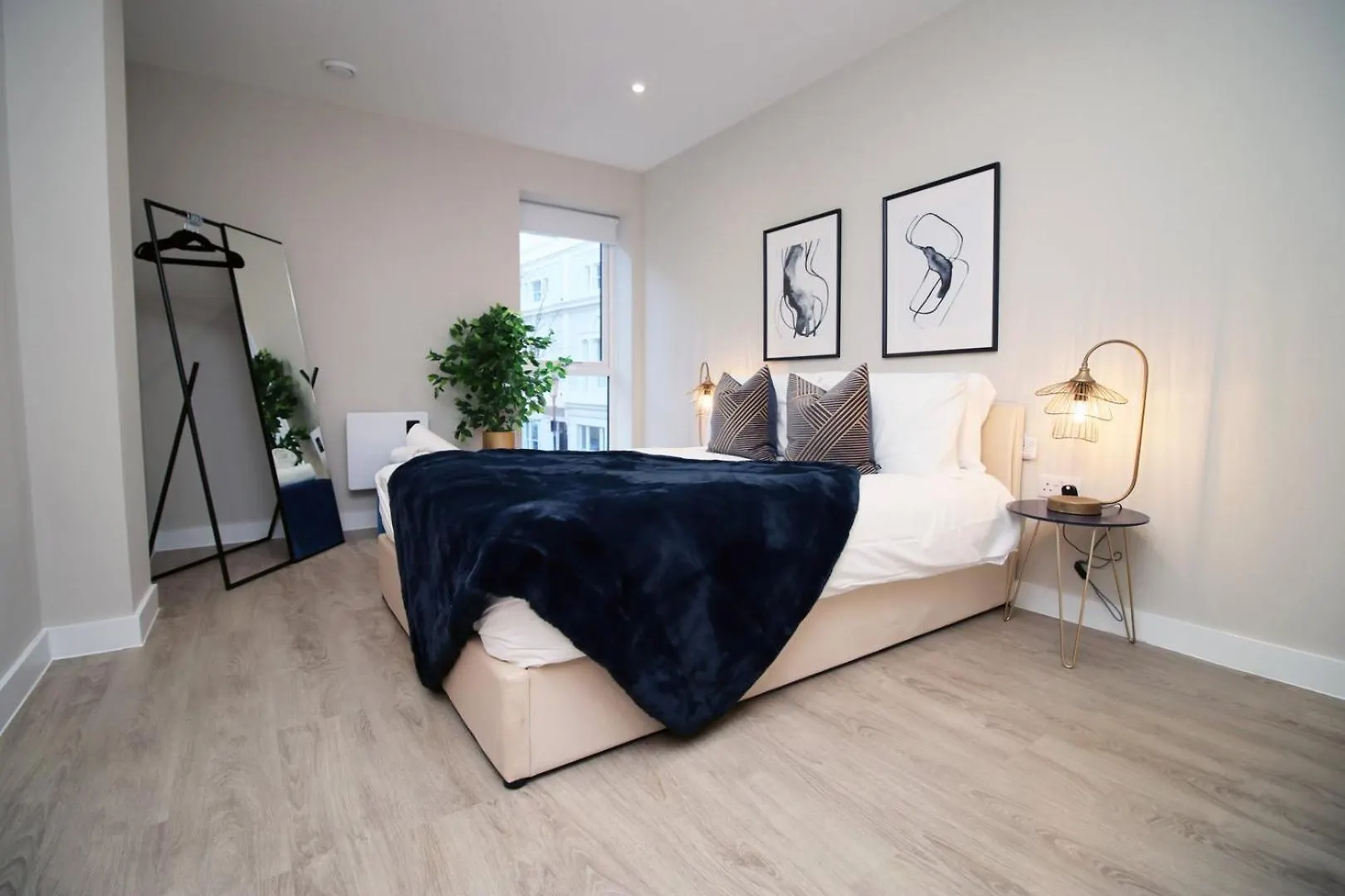 Casa 1 - Cardiff Bay - 2 Bed Apartment W/ Parking