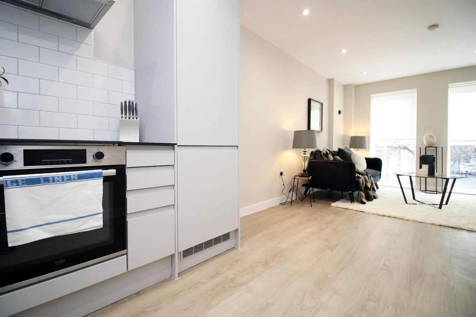 Casa 1 - Cardiff Bay - 2 Bed Apartment W/ Parking
